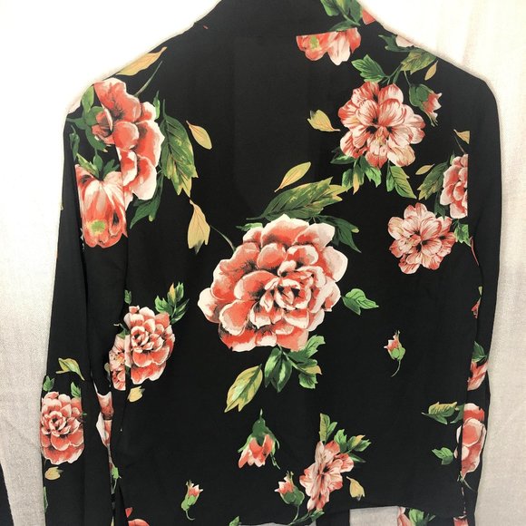 (NEW) GUESS floral blouse with tie front detail - Picture 3 of 3